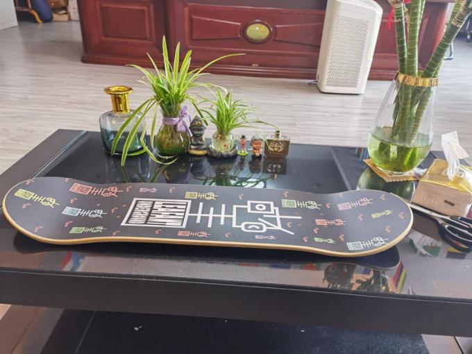 Neueste 2022 hochwertige benutzerdefinierte leere 7 Ply Ahorn professionelle Konkaven Skateboard 4
